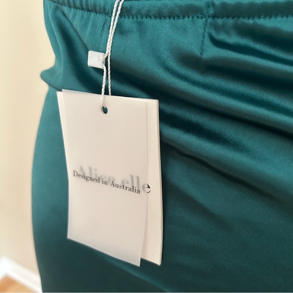 NWT Backless Cutout Dress in Green - Picture 4 of 4